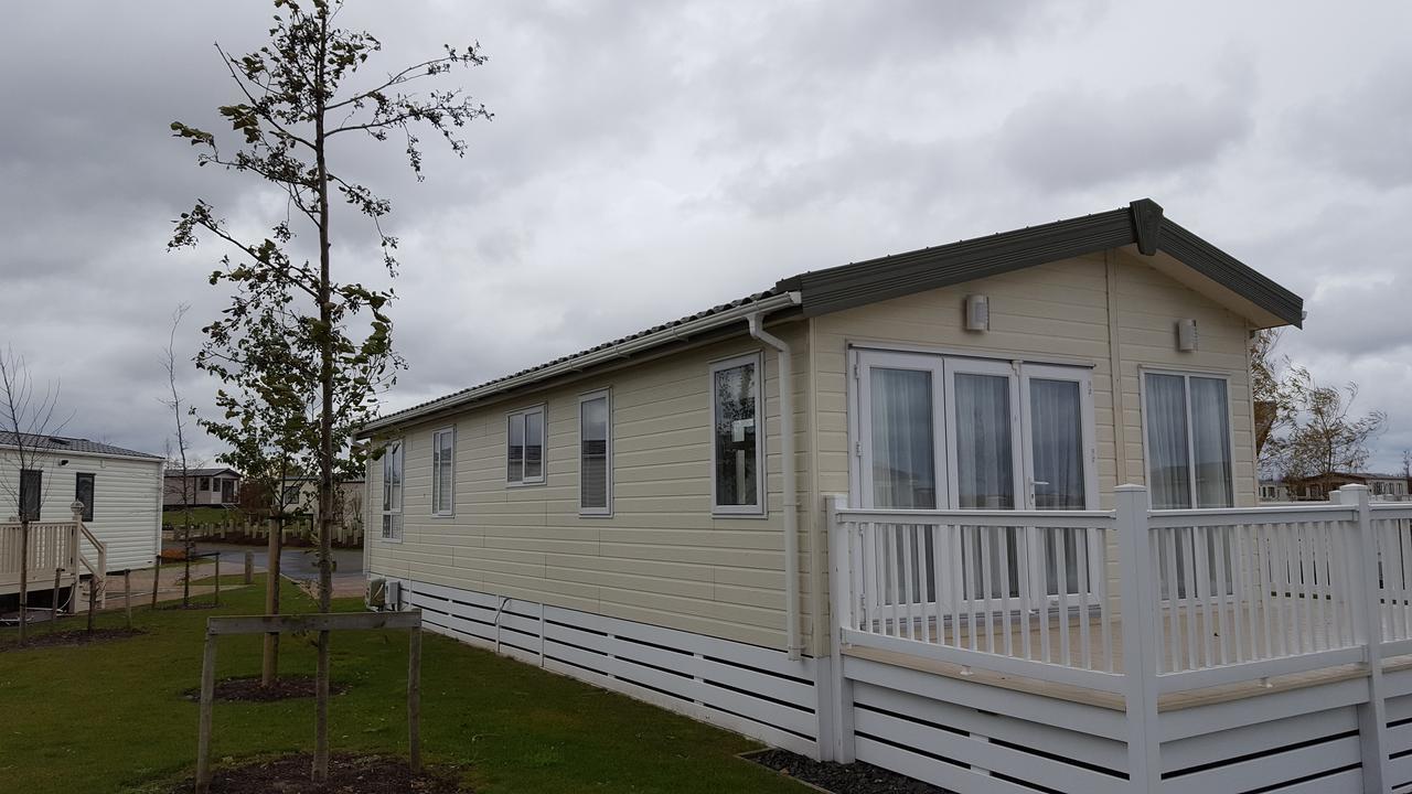 Luxury Lodge At Haggerston Castle Beal Екстериор снимка